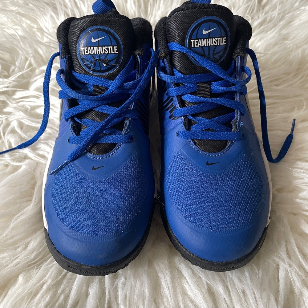 Nike Team Hustle basketball shoes
